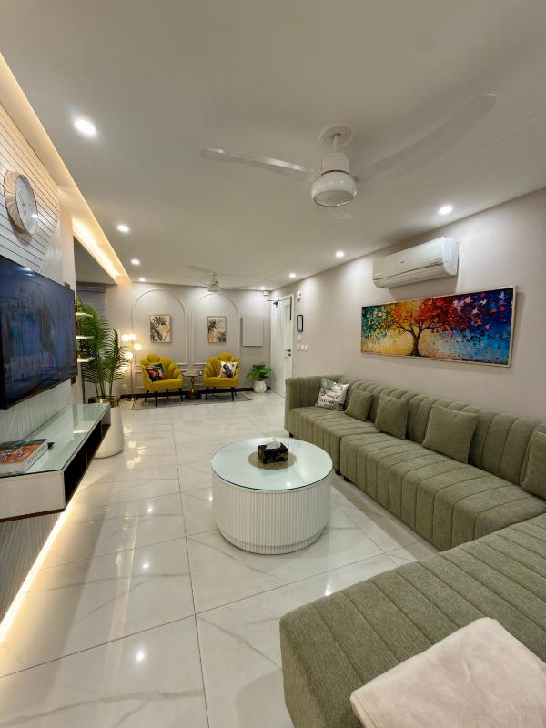 Tropical Suite - 2 Bedroom Apt by Lux Haven Stays - image 1