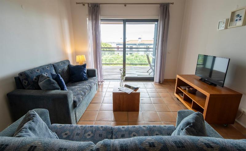 B05 - Hill Rise Marina Apartment - image 2