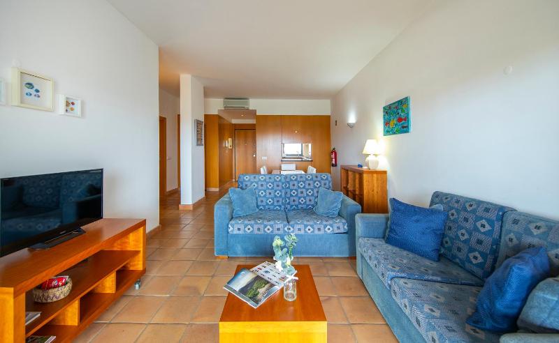 B05 - Hill Rise Marina Apartment - image 44