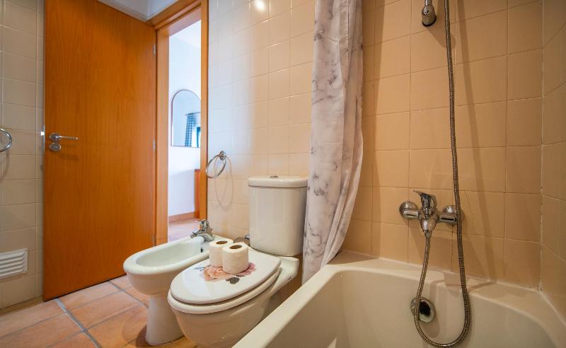B05 - Hill Rise Marina Apartment - image 22