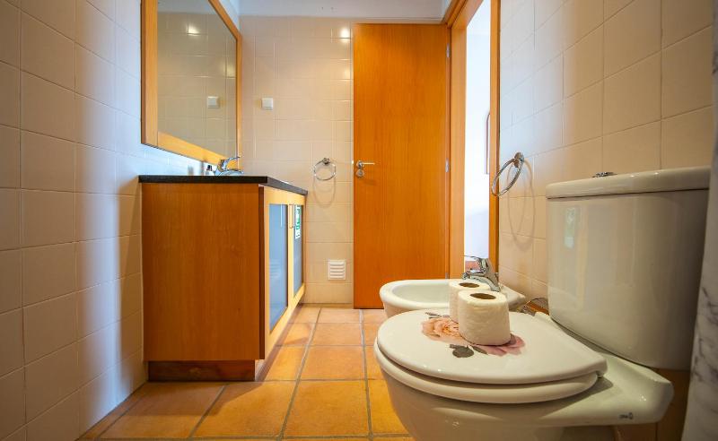 B05 - Hill Rise Marina Apartment - image 33