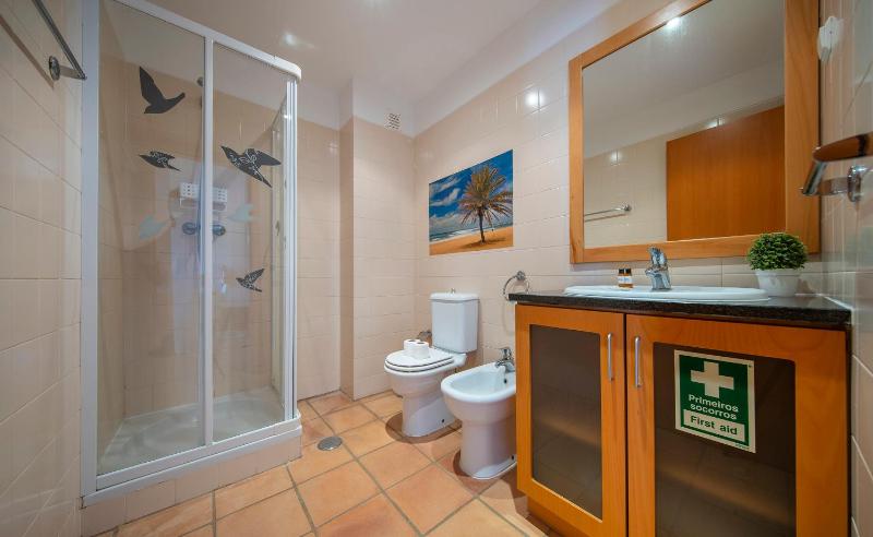 B05 - Hill Rise Marina Apartment - image 32