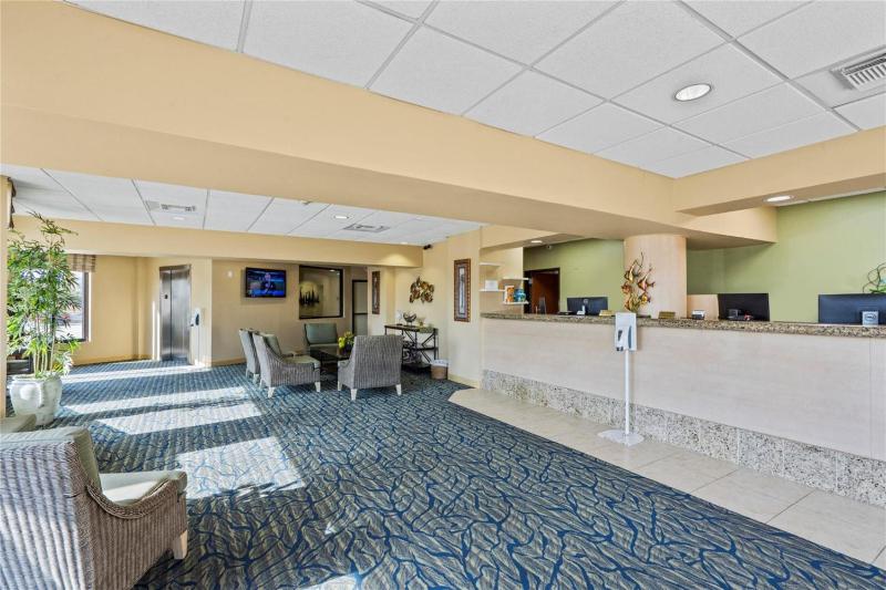 Wonderful Beach front 1-bedroom condo sleeps 4 - image 15