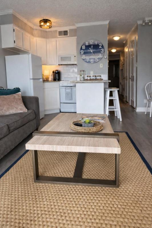 Wonderful Beach front 1-bedroom condo sleeps 4 - image 23