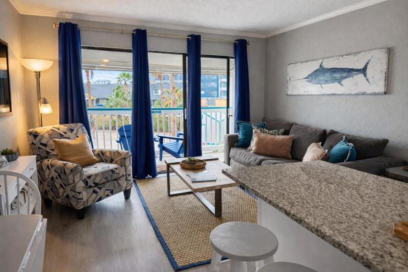 Wonderful Beach front 1-bedroom condo sleeps 4 - image 14