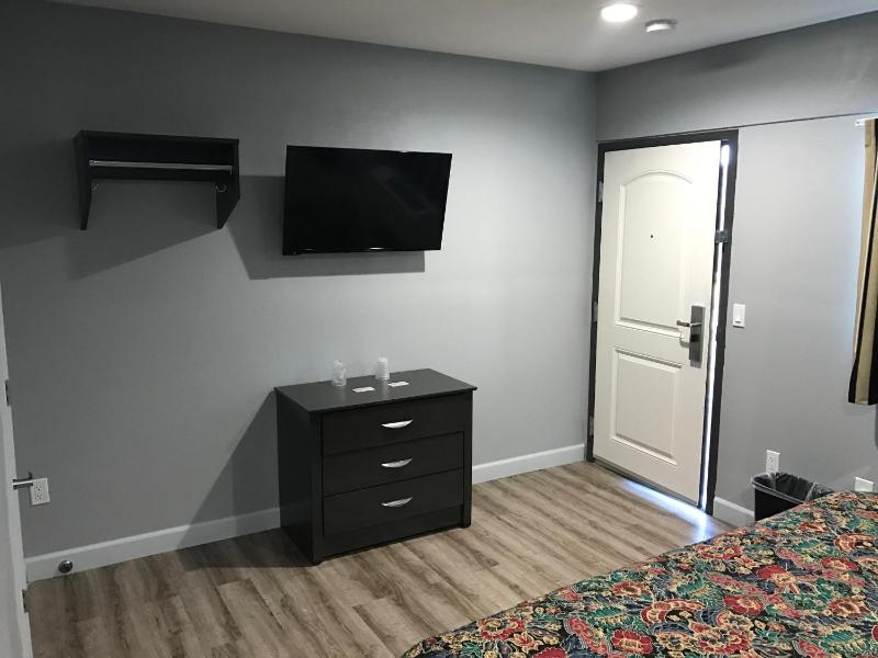 Standard King Room - Non-Smoking  image 4