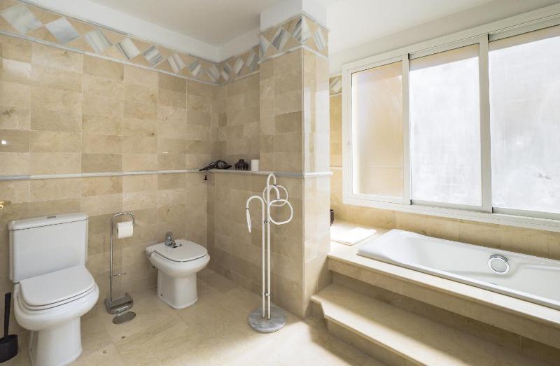 Cubo's Luxury Golf Apartment Marbella & Parking - image 14