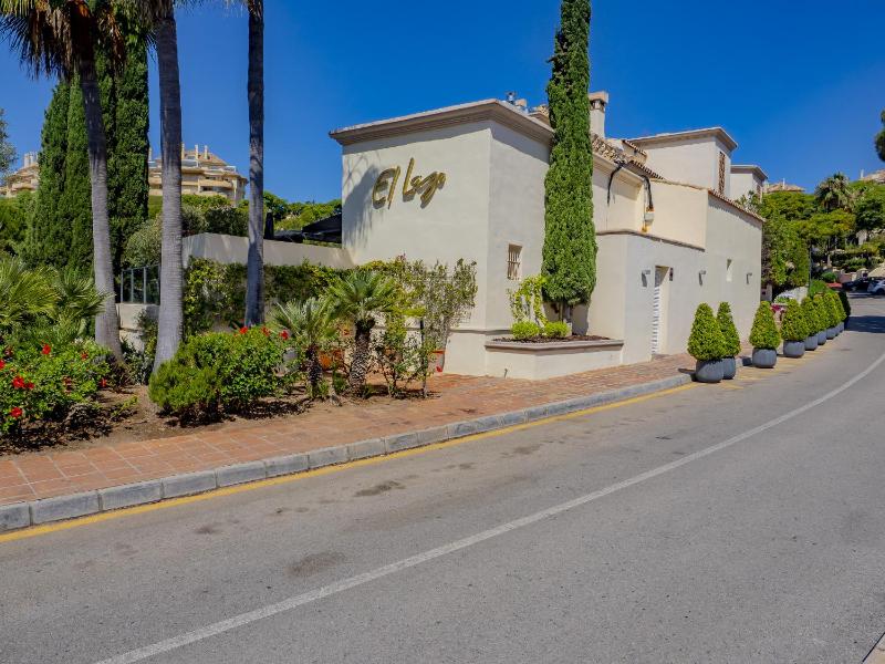 Cubo's Luxury Golf Apartment Marbella & Parking - image 24