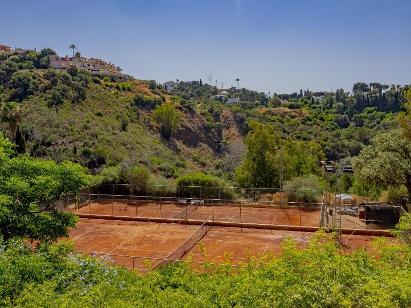 Cubo's Luxury Golf Apartment Marbella & Parking - image 4