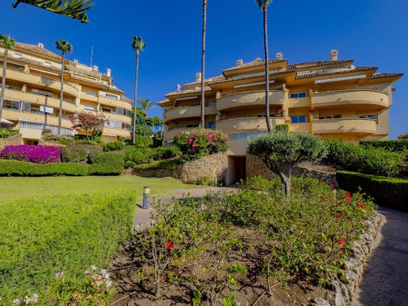Cubo's Luxury Golf Apartment Marbella & Parking - image 8