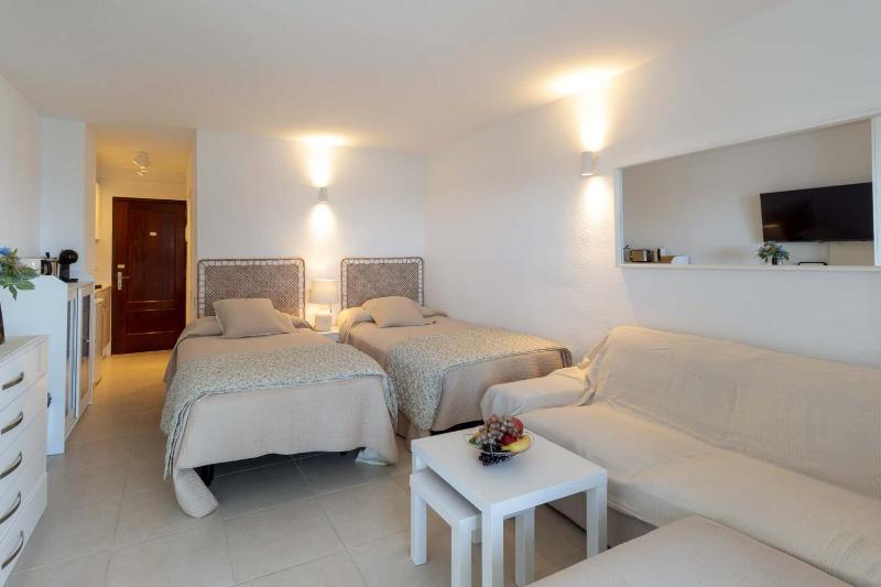 Comodoro 8 - Studio - image 28