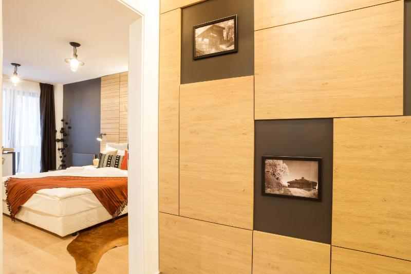 Double Room with Balcony image 2