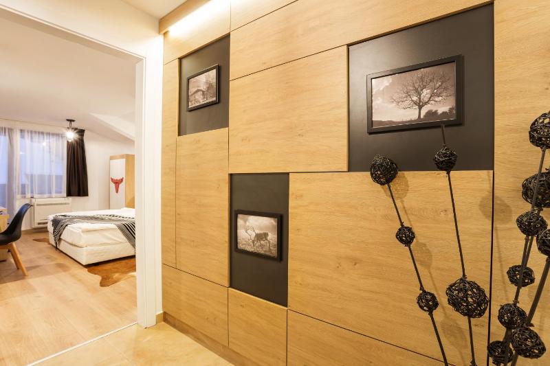 Double Room with Balcony image 3