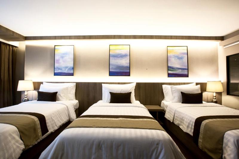 Premier Triple Bed image 4