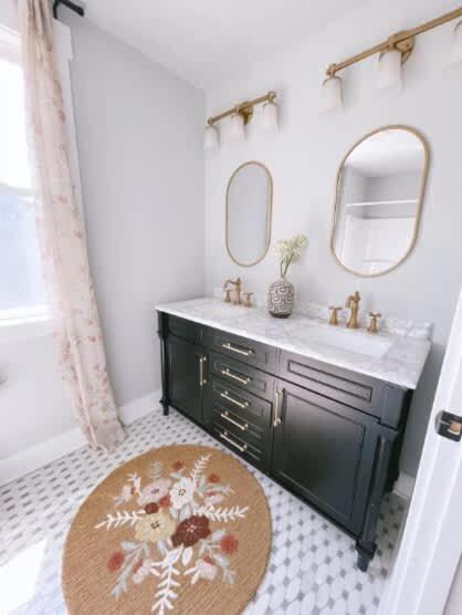 3-Bed Home with 2 and a half baths in Indy - image 8