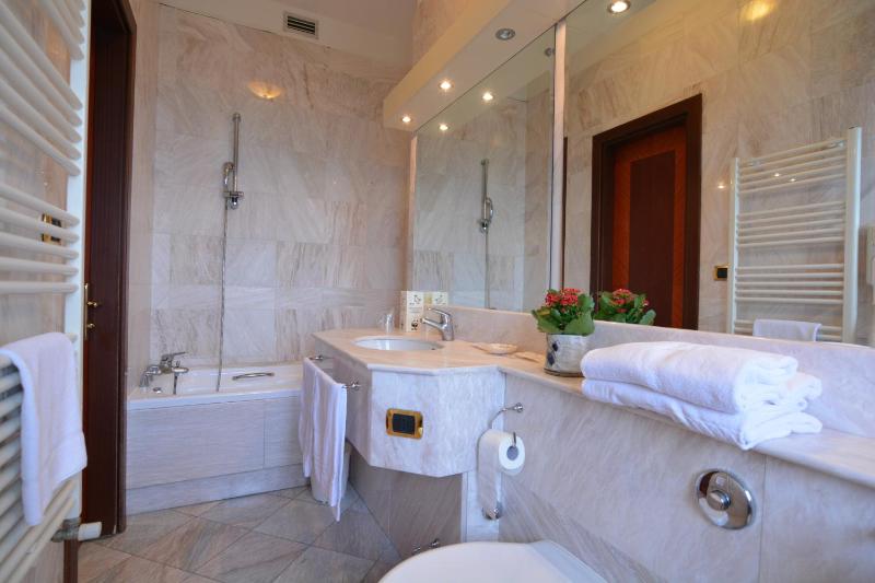 Superior Double Room image 4