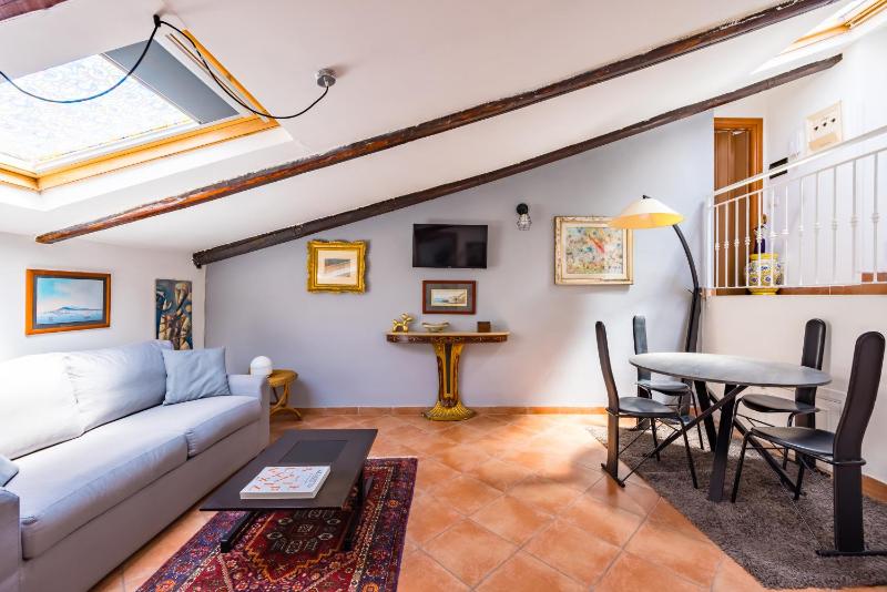 Alessios House by NapoliApartments - image 3