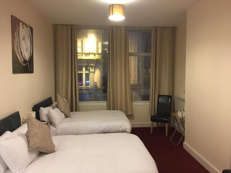 Quadruple Room image 3