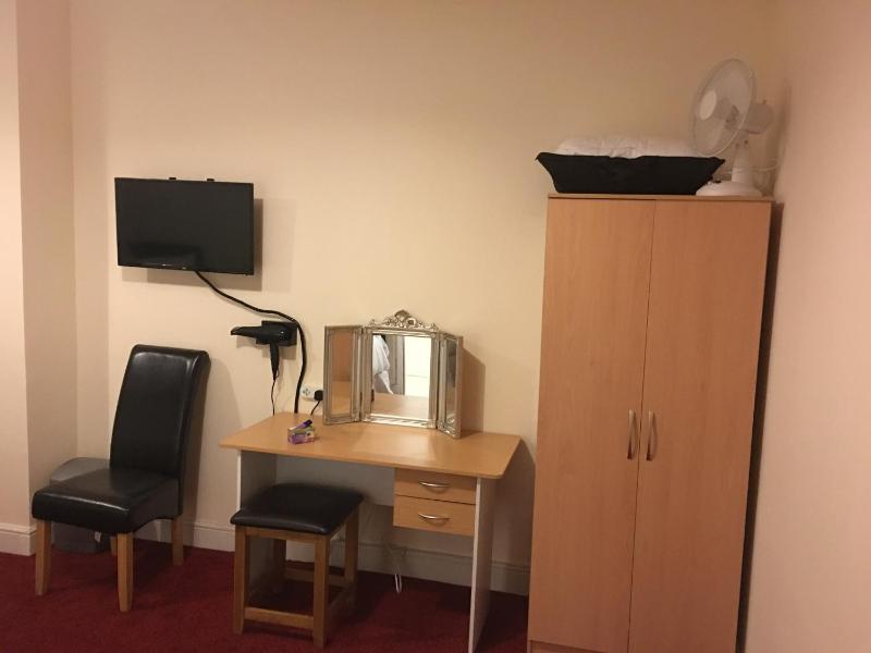 Quadruple Room image 2