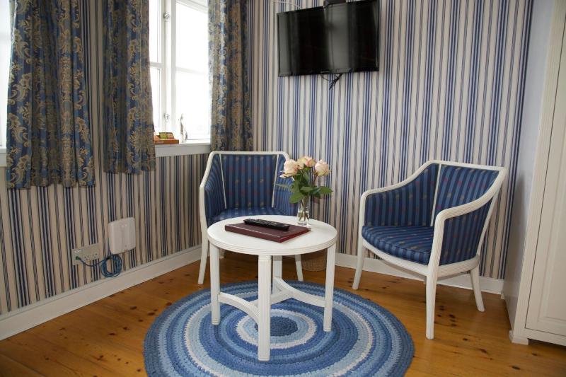 Deluxe Double Room with Sea View image 3