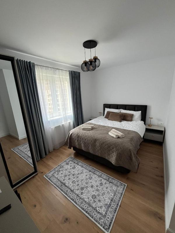 Mosaic Urban Retreat with Free Parking - image 3