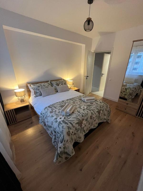 Mosaic Urban Retreat with Free Parking - image 6