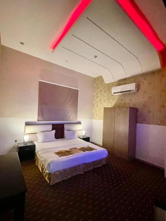 Quiet Rooms 5 Serviced Apartments - image 6