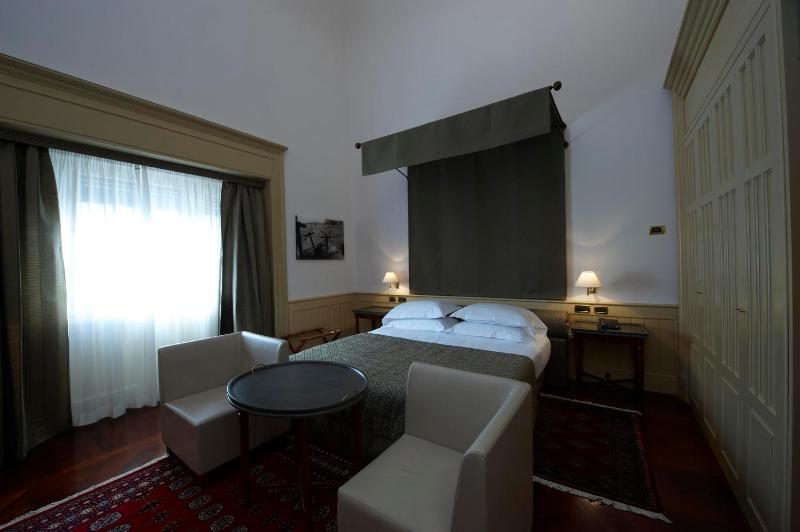 Deluxe Suite image 4