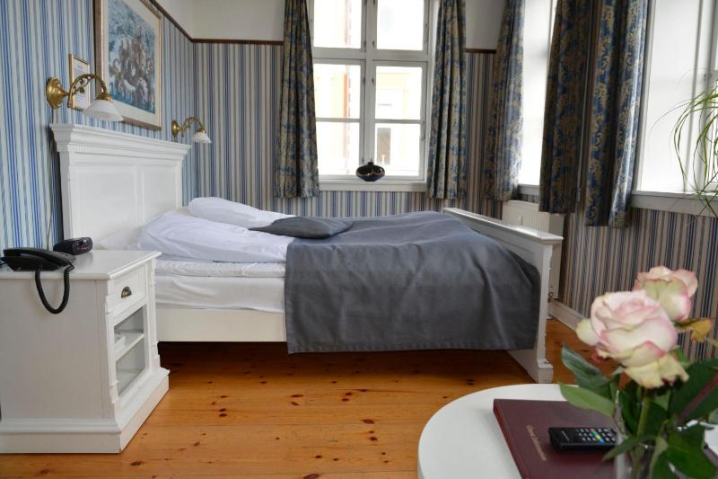 Deluxe Double Room with Sea View image 2