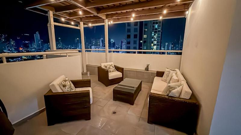 Chic & Cozy Penthouse with Terrace - image 5