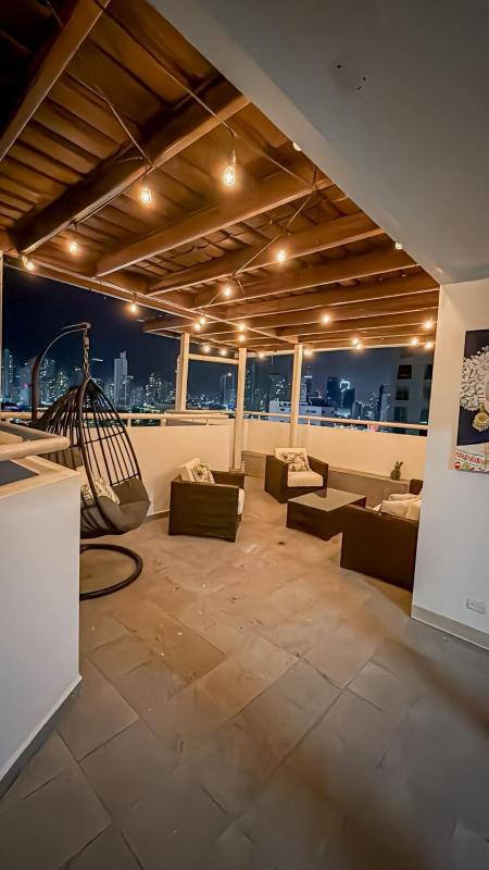 Chic & Cozy Penthouse with Terrace - image 12