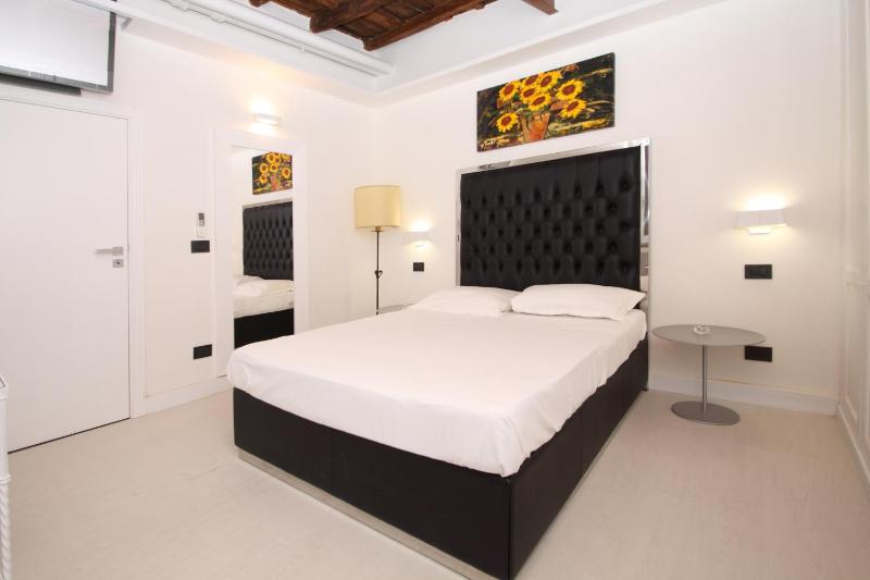One-Bedroom Apartment image 4