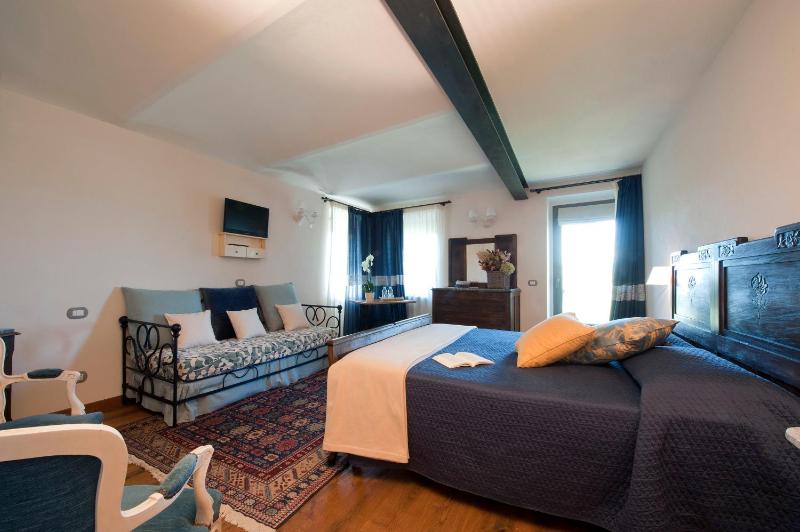 Queen Room with Balcony image 1