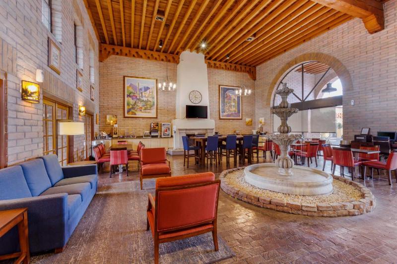 Comfort Suites Tucson near Sabino Canyon - image 42