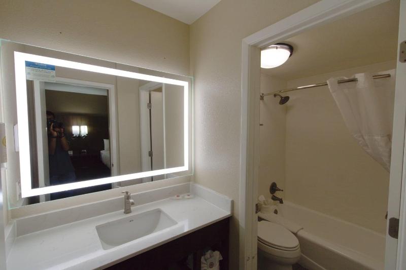 Comfort Suites Tucson near Sabino Canyon - image 10
