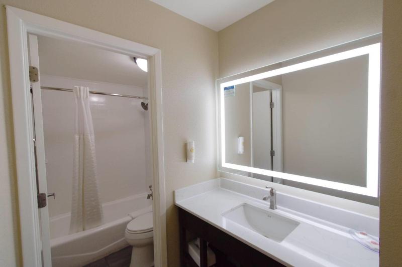 Comfort Suites Tucson near Sabino Canyon - image 22