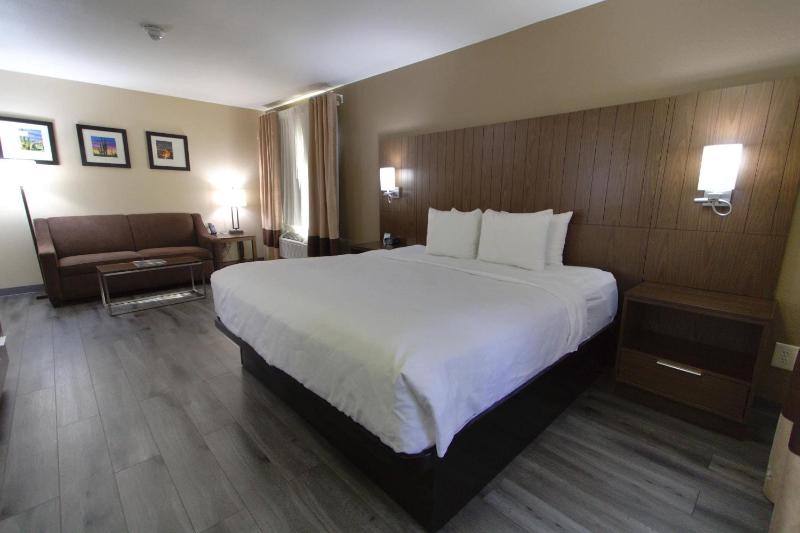 Comfort Suites Tucson near Sabino Canyon - image 40