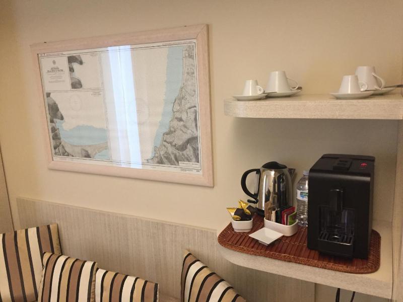 Suite with Sea View image 3