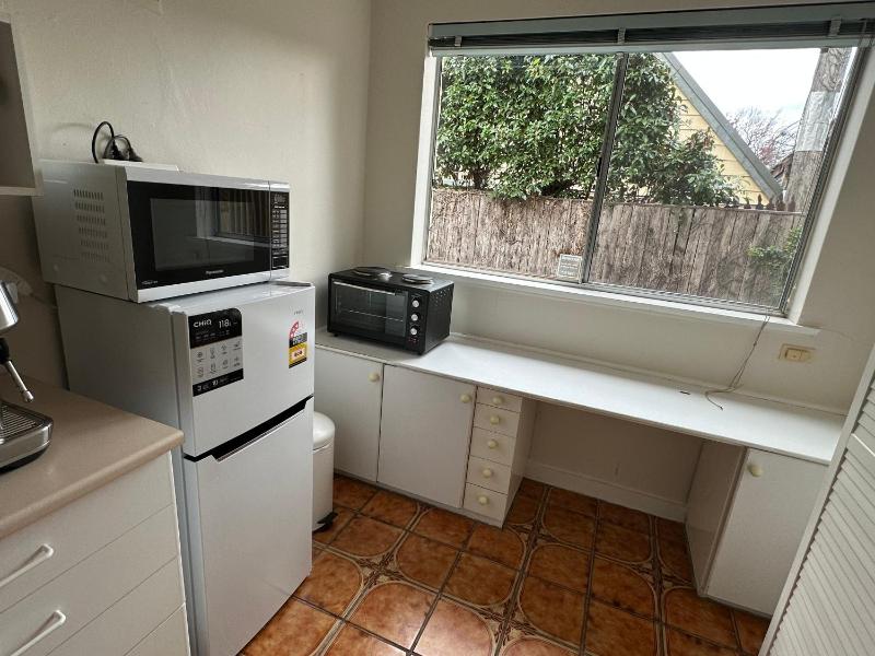 Cozy Curtin- Cottage - image 13