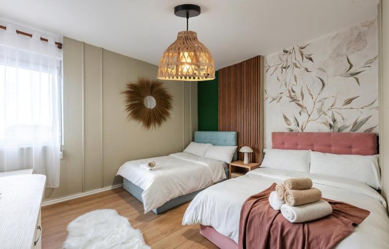 Big Center Beachfront Apartment - image 12