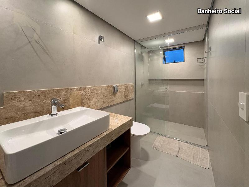 Apt 3 Quartos c/ garagem 150m do mar em Meia Praia - image 28