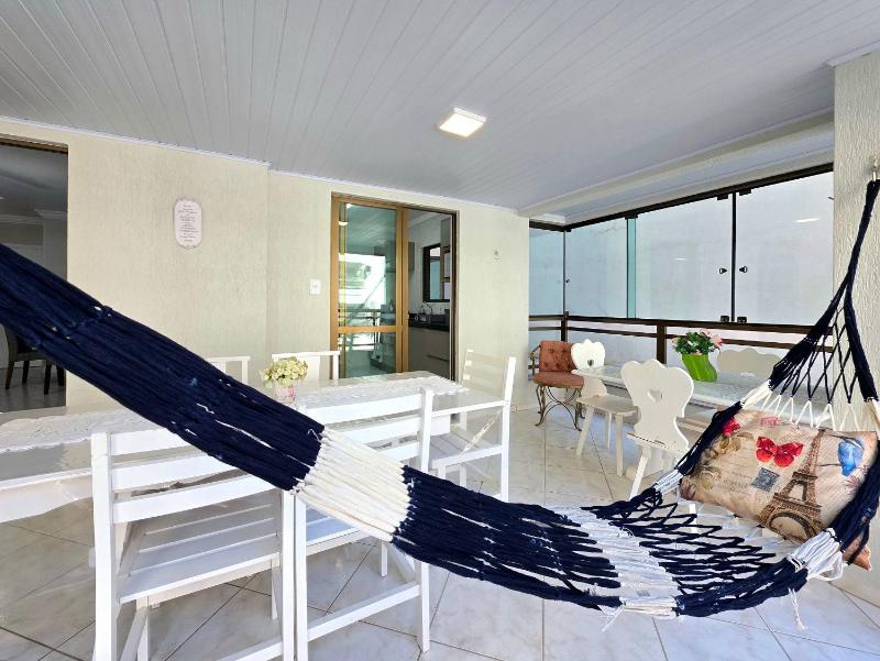 Apt 3 Quartos c/ garagem 150m do mar em Meia Praia - image 40
