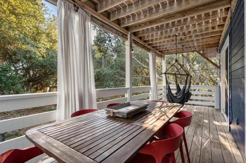 KD105A- Lou Lou's Hideway - image 7