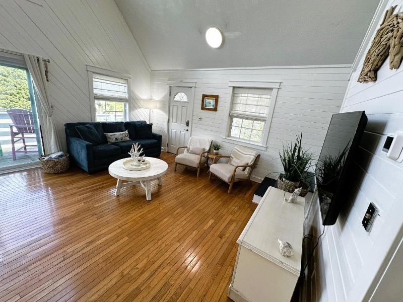 KD105A- Lou Lou's Hideway - image 10