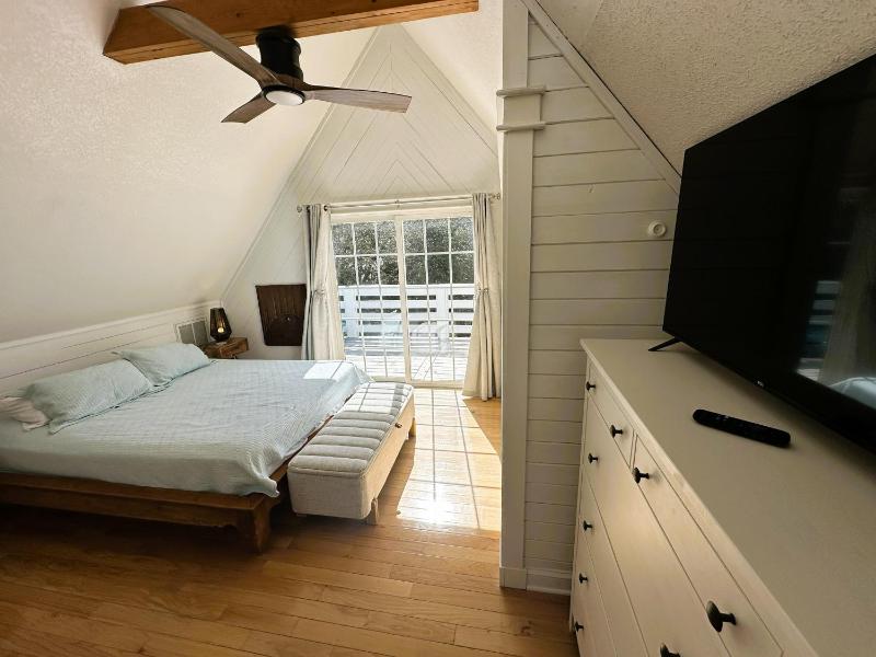 KD105A- Lou Lou's Hideway - image 9