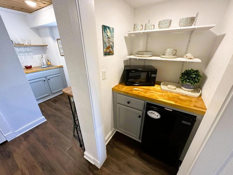 KD105A- Lou Lou's Hideway - image 5