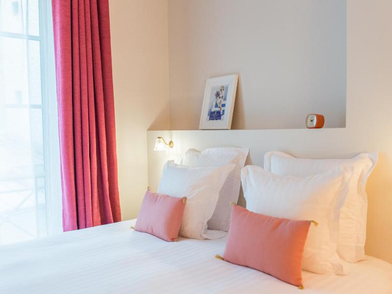 Deluxe Double or Twin Room image 3