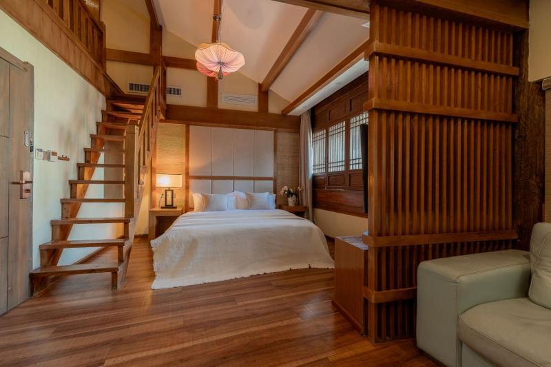 Lijiang Cloud Return Huiyi · On the Water Side Panoramic Hidden Inn (South Gate Mufu Branch) - image 39