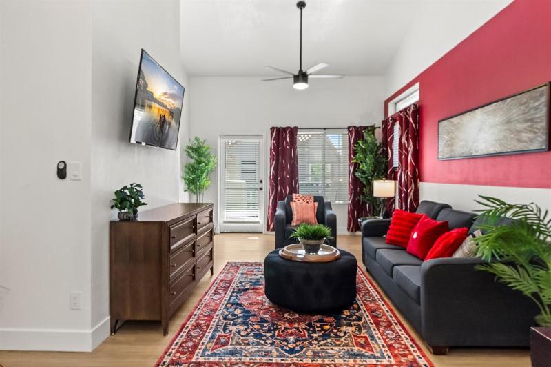 Serene TPC Gem Dining & Shopping NearbyWalkable - image 35