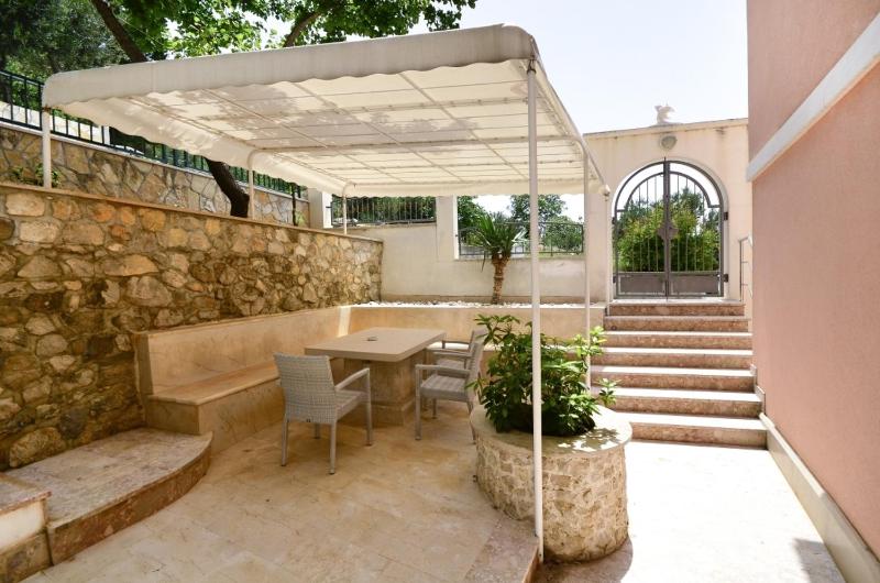 Apartments by the sea Podgora Makarska - 25999 - image 24